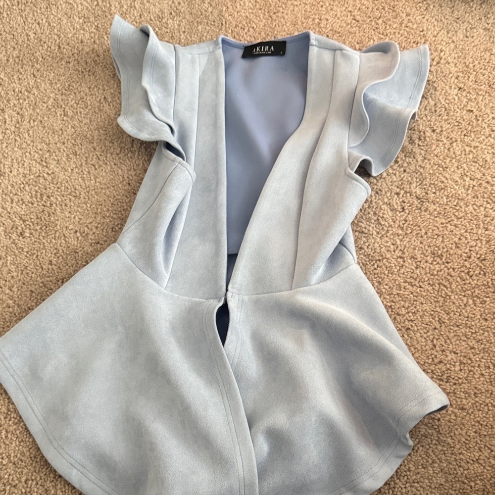 AKIRA Soft Blue Ruffle Sleeve Peplum top - sz SMALL, Women’s